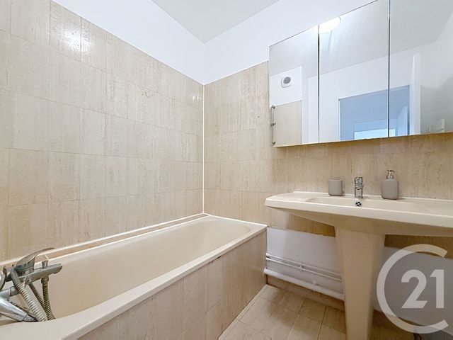 Appartement T2 à louer - 2 pièces - 47.27 m2 - MONTROUGE - 92 - ILE-DE-FRANCE - Century 21 Agence Jaurès