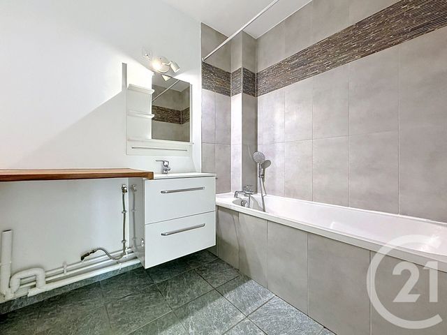 Appartement T3 à louer - 3 pièces - 84.7 m2 - COURBEVOIE - 92 - ILE-DE-FRANCE - Century 21 Agence Jaurès