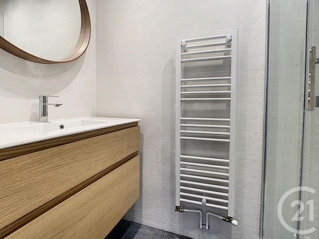 Appartement T2 à louer - 2 pièces - 40.8 m2 - PARIS - 75010 - ILE-DE-FRANCE - Century 21 Agence Jaurès